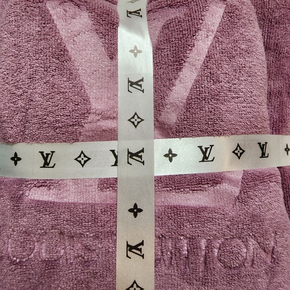 LV Towel Set NWT - Picture 12 of 12